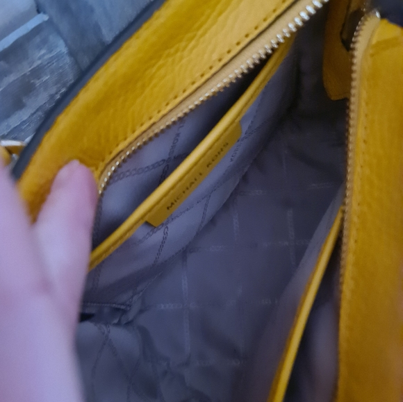 Michael kors purse - Picture 2 of 6